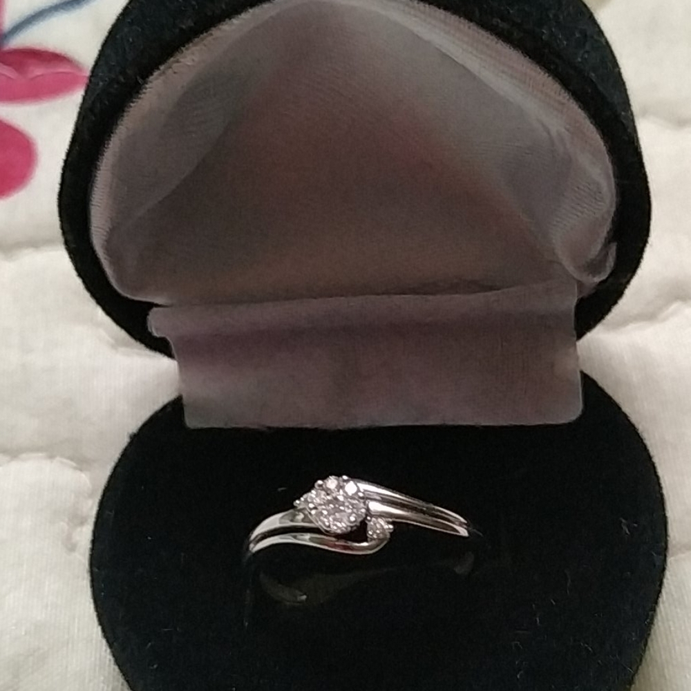 🚫SOLD🚫 solid white gold 10k ring size 7